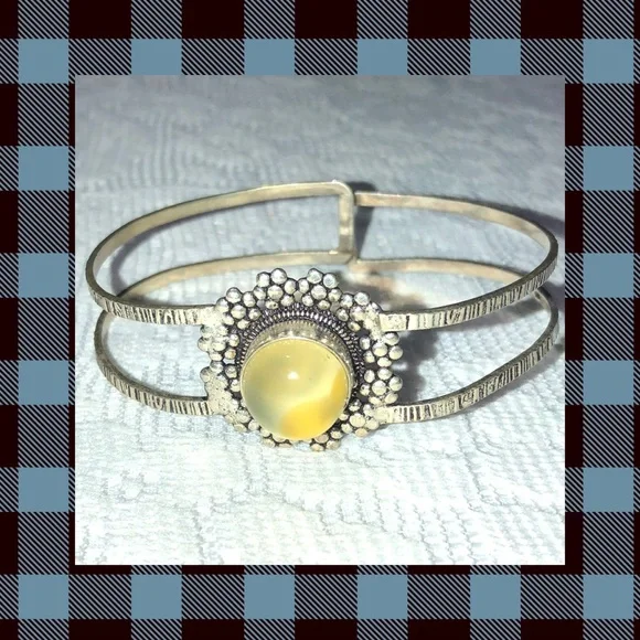 Elegant Silver and Yellow Chalcedony Bracelet .925 - Picture 1 of 3